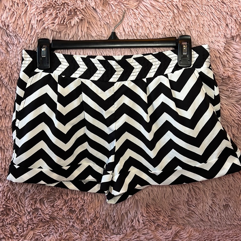 Chevron pattern black and white shorts